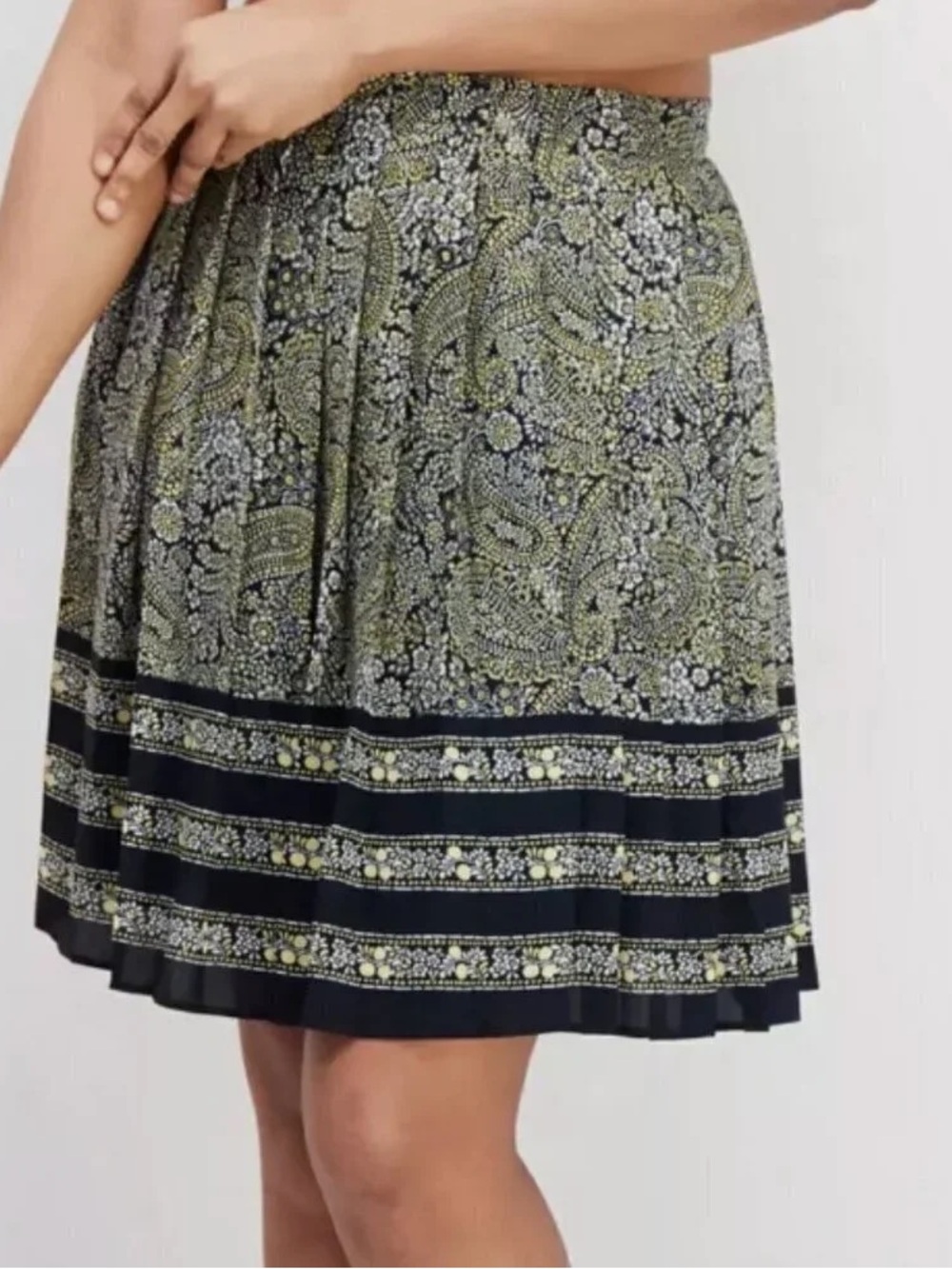 Tommy Hilfiger Navy and Yellow Paisley Pleated High Waisted Skirt in Size 0